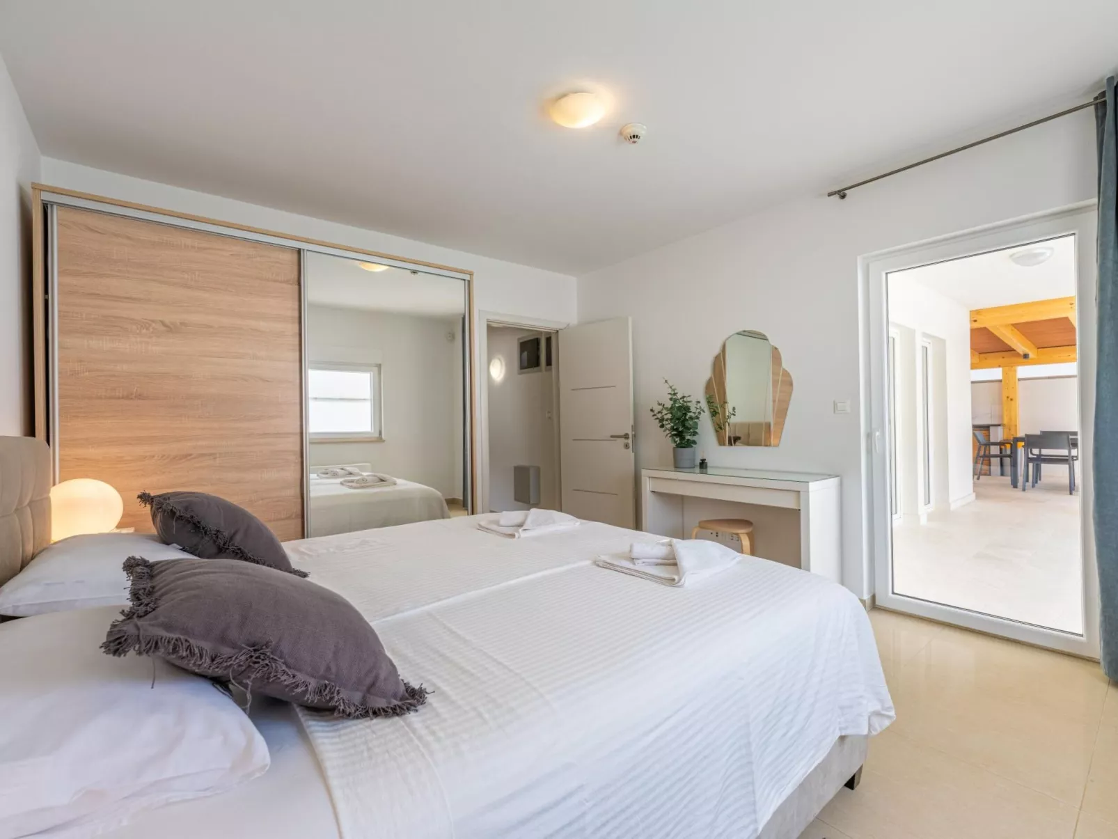 4 Schlafzimmer, 3 Badezimmer, Küche, Wohnzimmer, privater Pool, Grill-Binnen