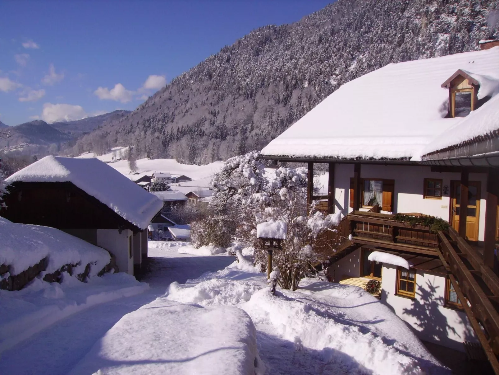 Wohnung mit großem Panorama-Balkon-Image-tags.info