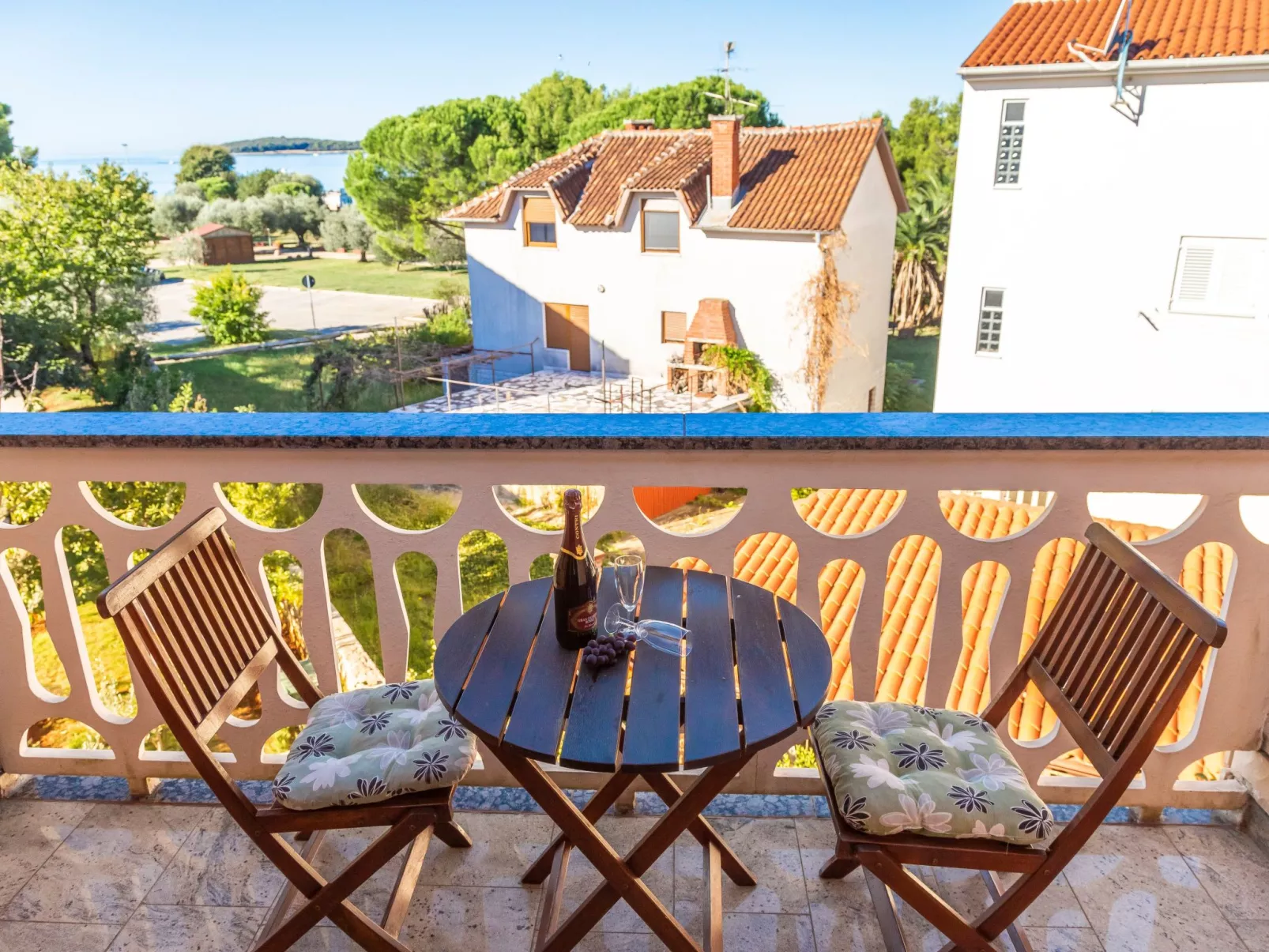 Ferienappartement Edi mit zwei Balkonen-Binnen