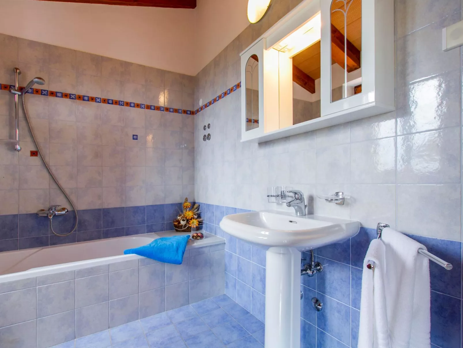 Villa Biljana, mit Zugang zu zwei Gemeinschaftspools-Binnen