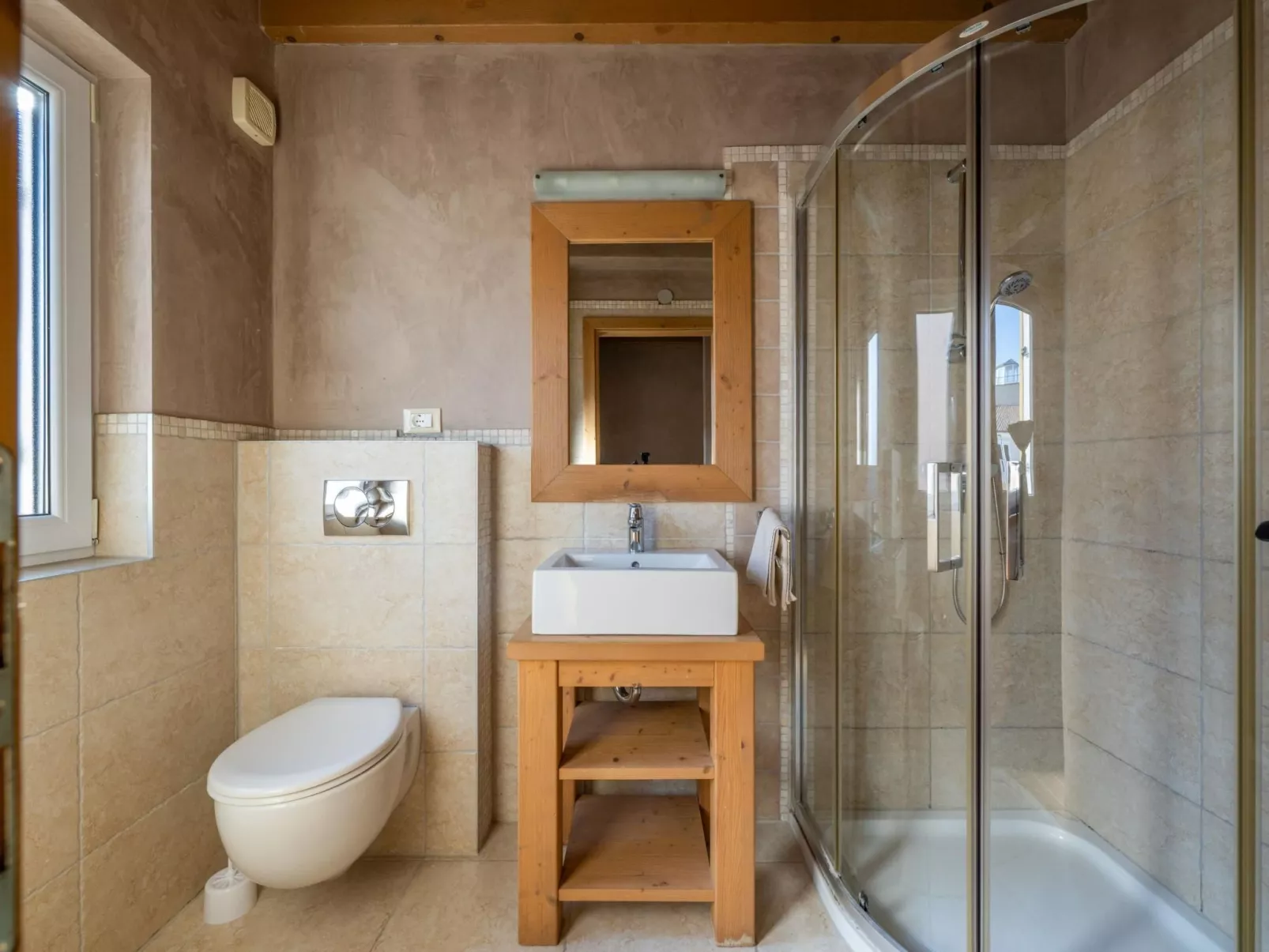 Villa Chiara mit 6 Schlafzimmern in Meeresnähe-Binnen