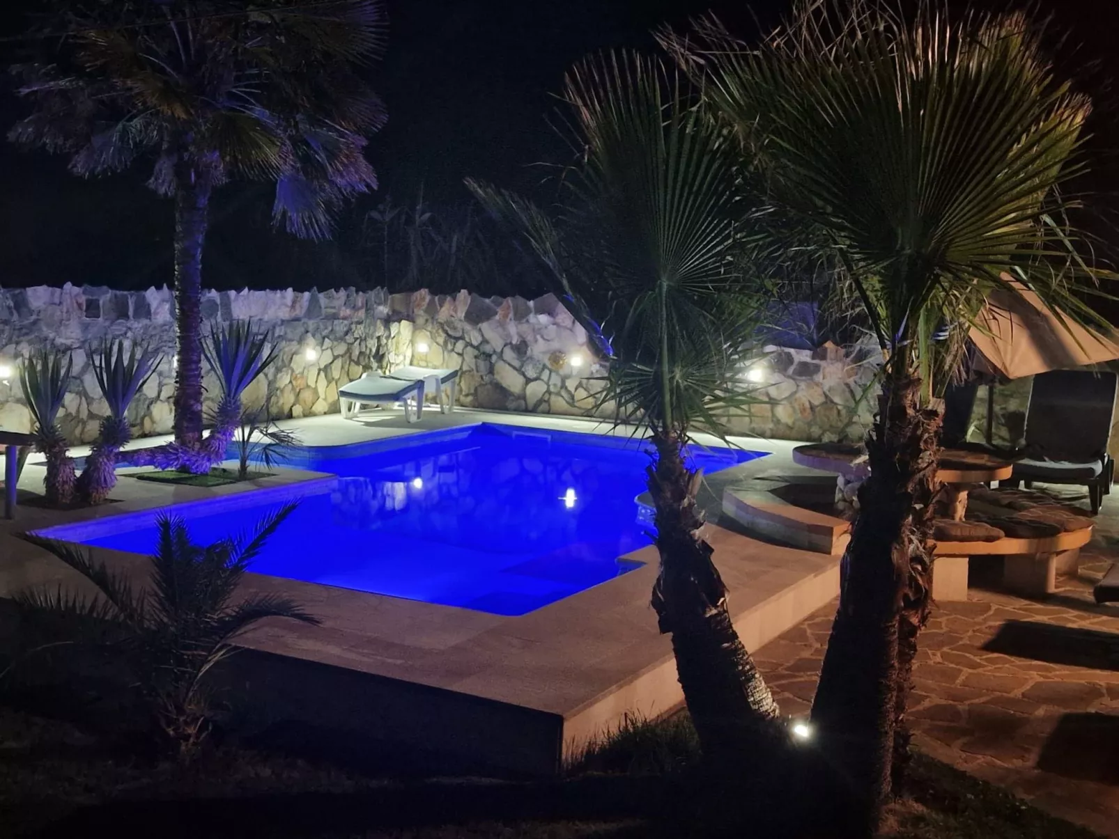 Schönes Haus in Pomer mit privatem Parkplatz-Buiten