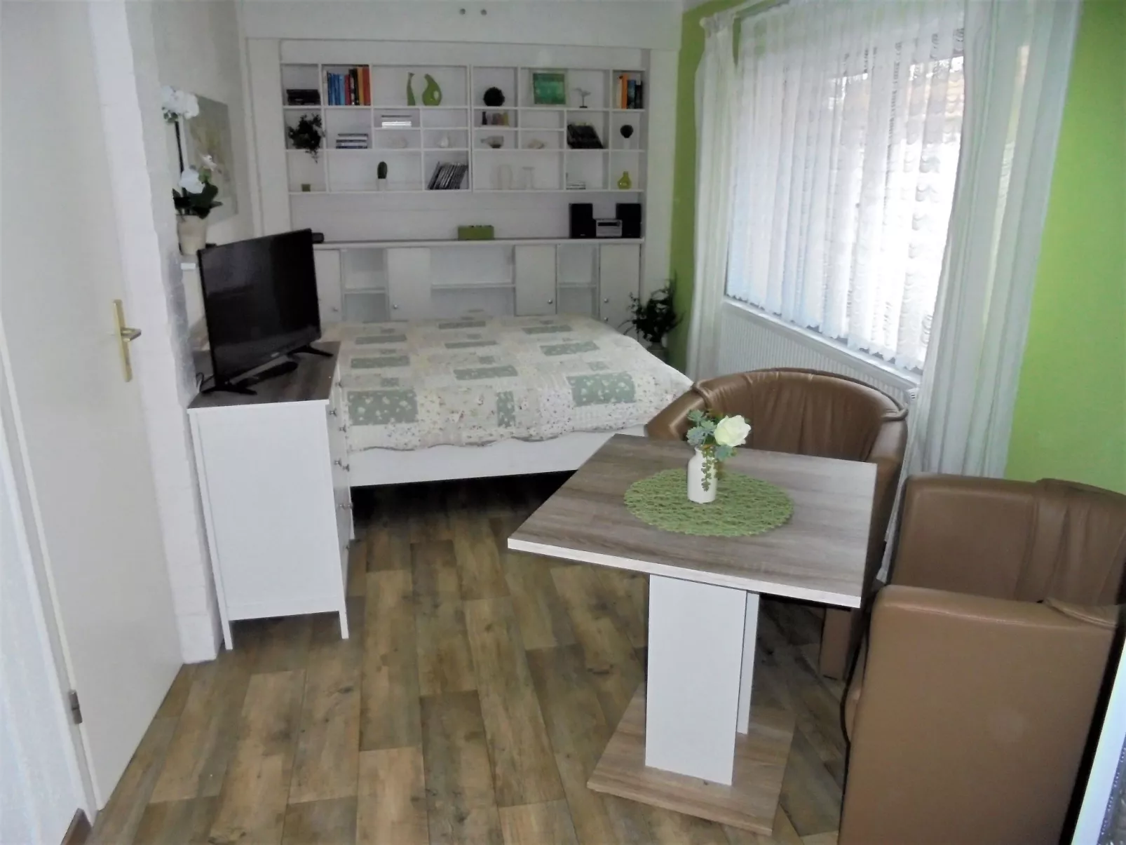 Kleine Ferienwohnung mit Garten und Terrasse-Binnen