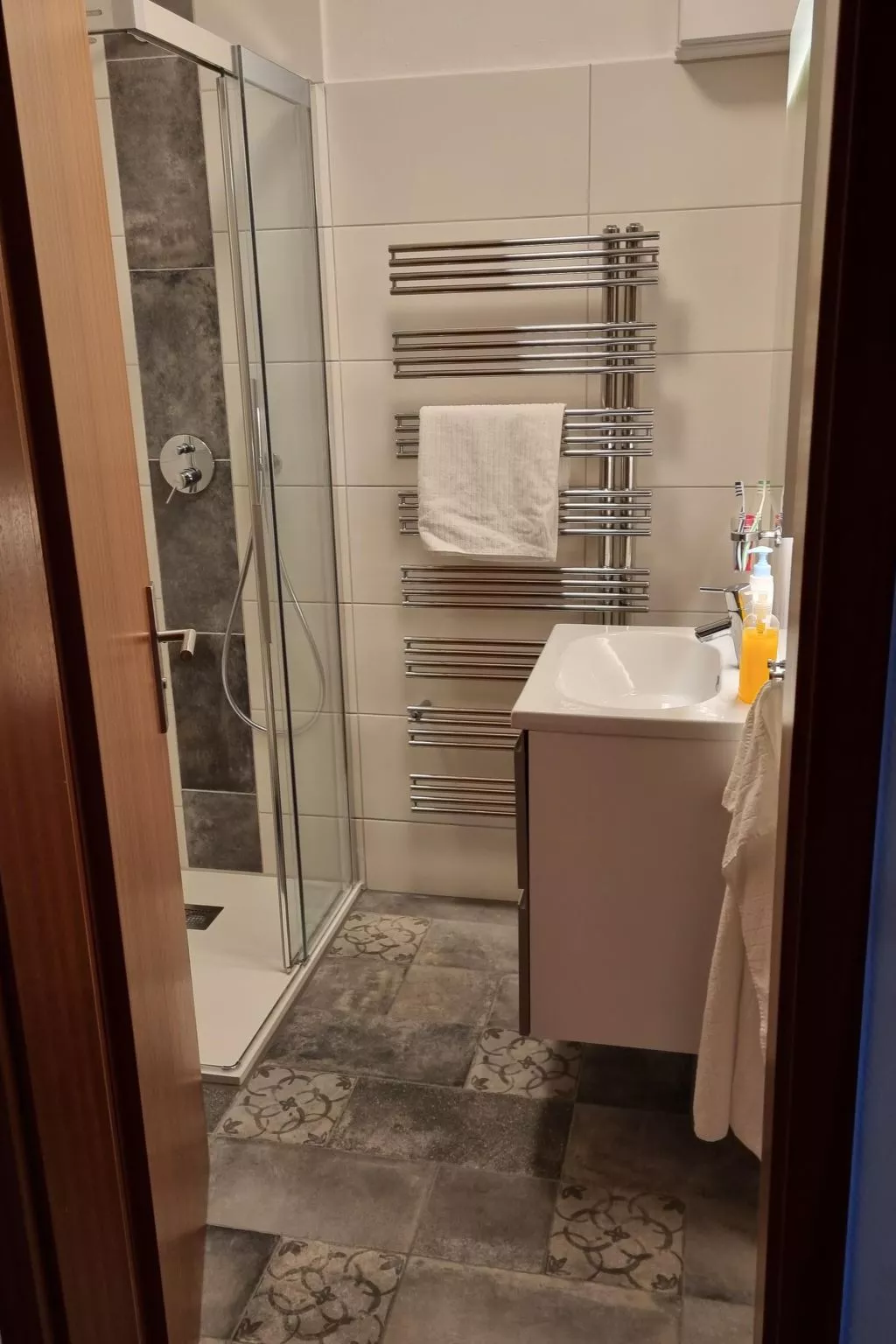 Gemütliche Ferienwohnung für zwei Personen mit sonniger Südterrasse-Binnen