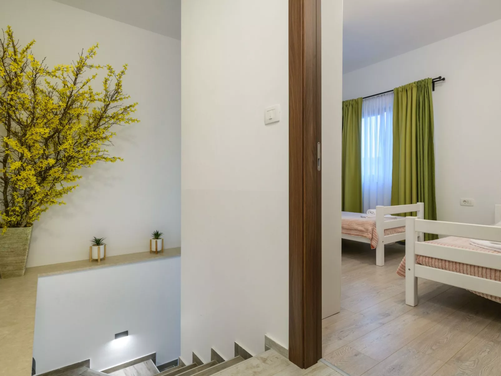 Villa mit privatem Pool auf einem 4000 Quadratmeter großen Grundstück.-Binnen