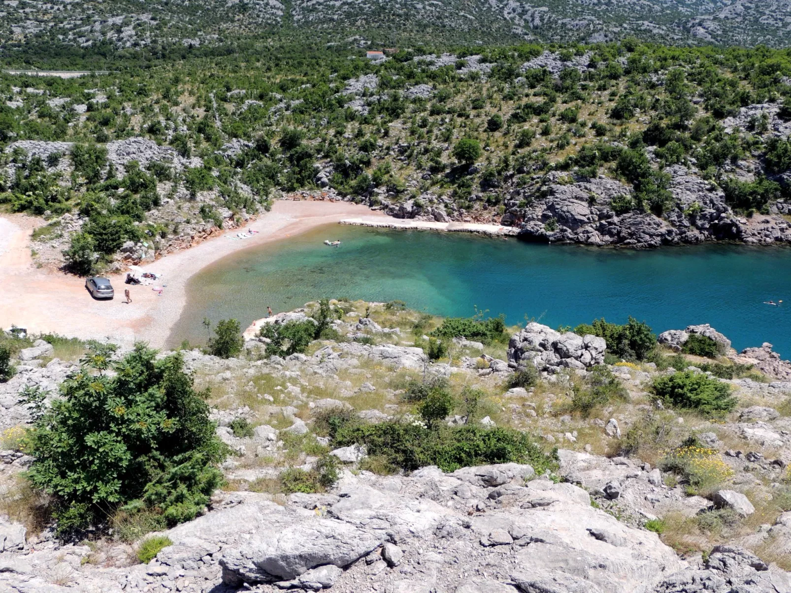 Mit zwei Terrassen für sechs Personen-Buiten