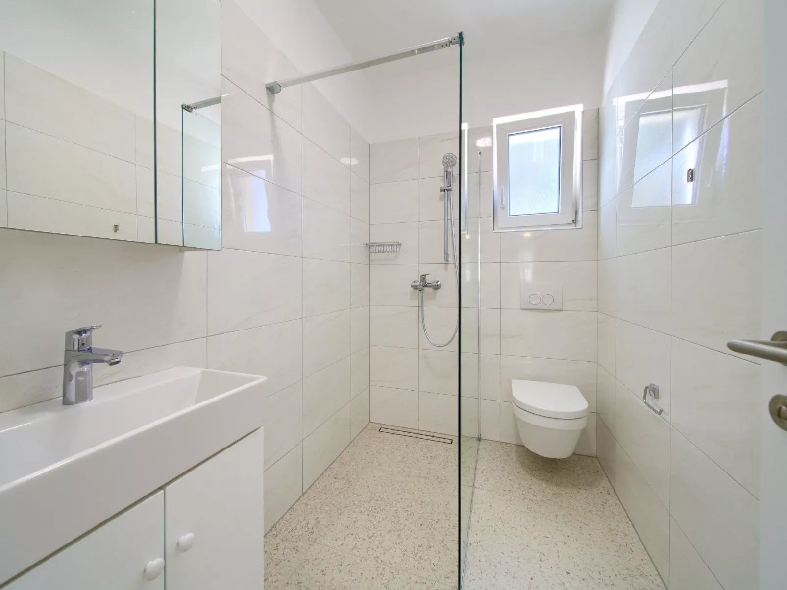 Geräumige, luxuriöse 5*-Ferienvilla mit Meerblick, eigenem Pool und großer Terr-Binnen