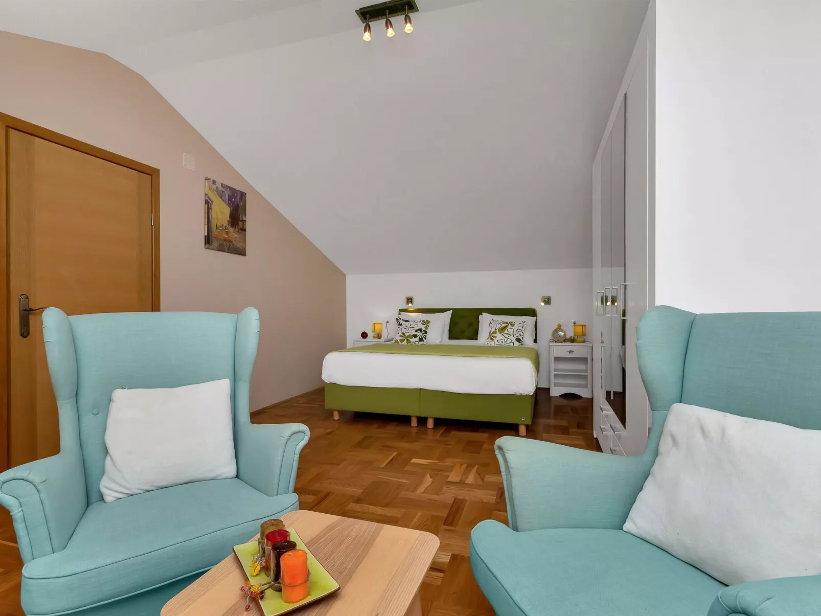 "Podgora" mit Blick auf das Wasser-Binnen