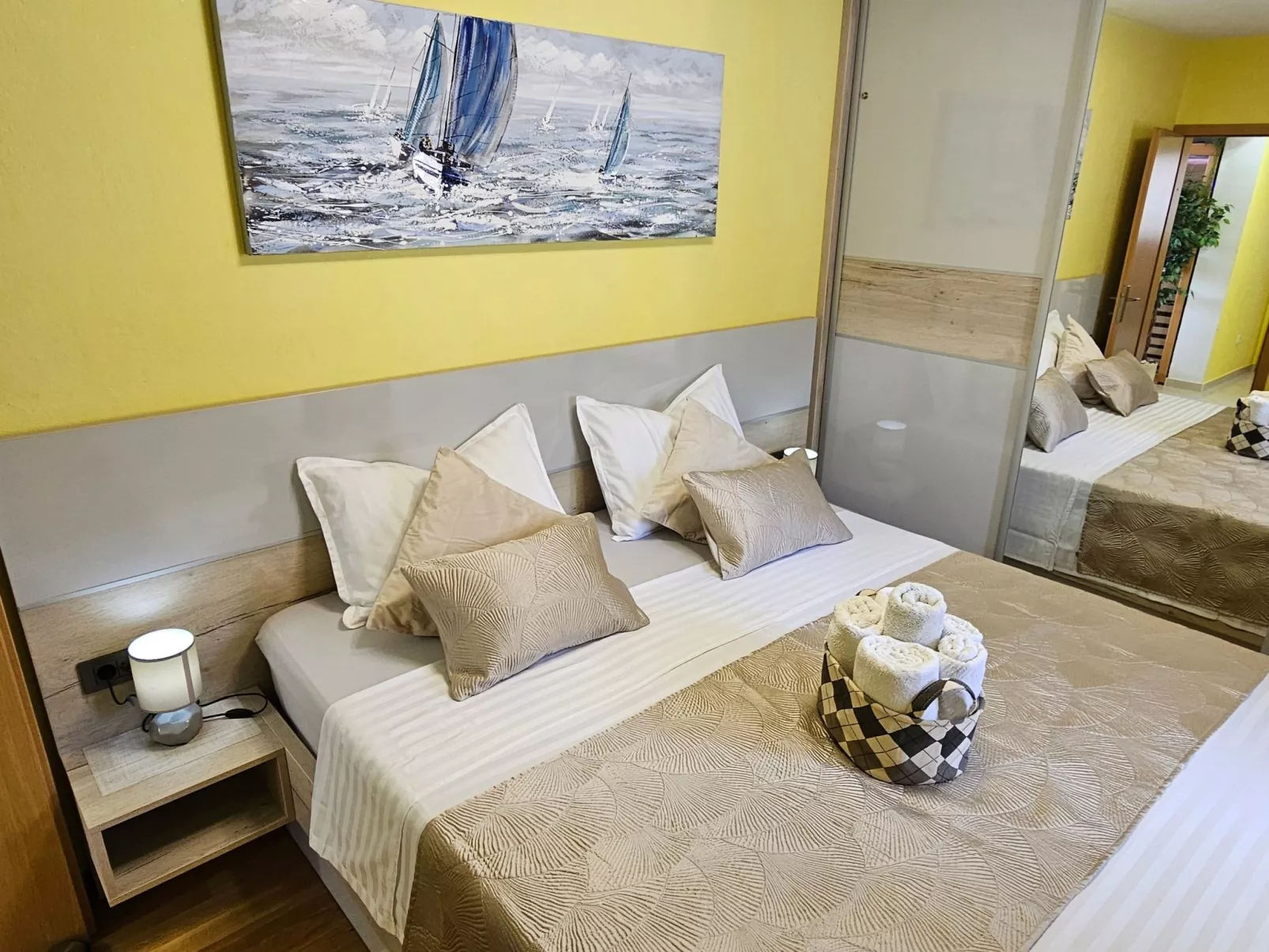 "MaLea" mit Blick auf das Wasser-Image-tags.info