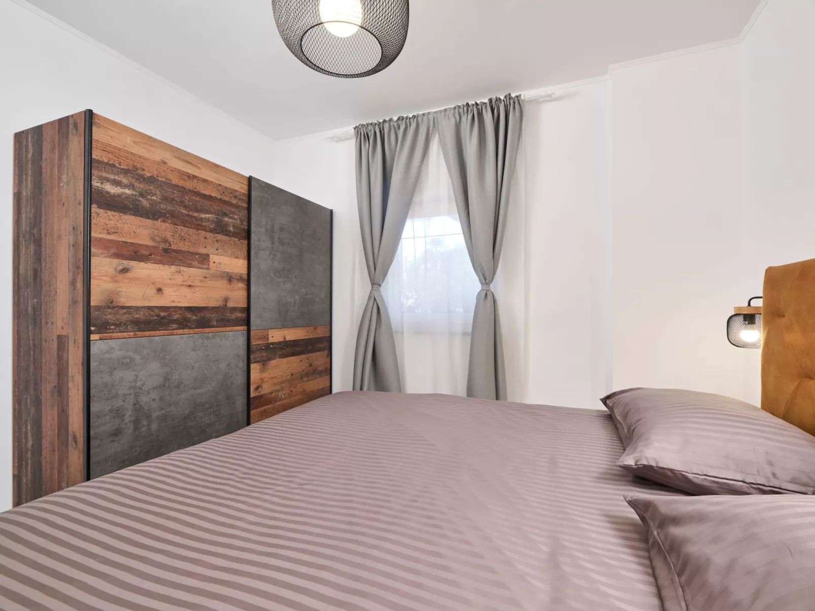 In Zambratija mit eigenem Parkplatz-Binnen