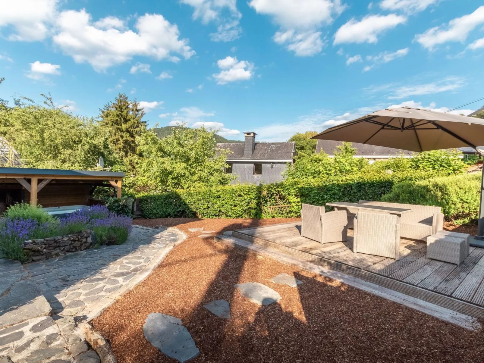 Ardenner Villa mit Jacuzzi-Buiten