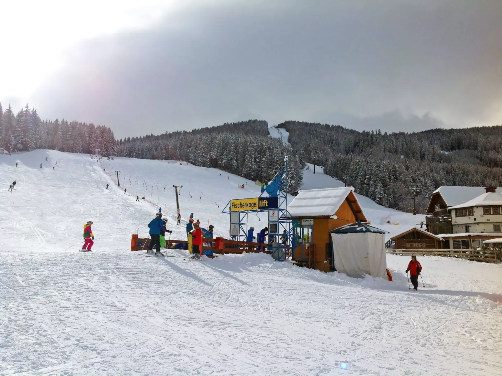 Komfortables Ferienhaus mit Galerie und Balkon-Omgeving