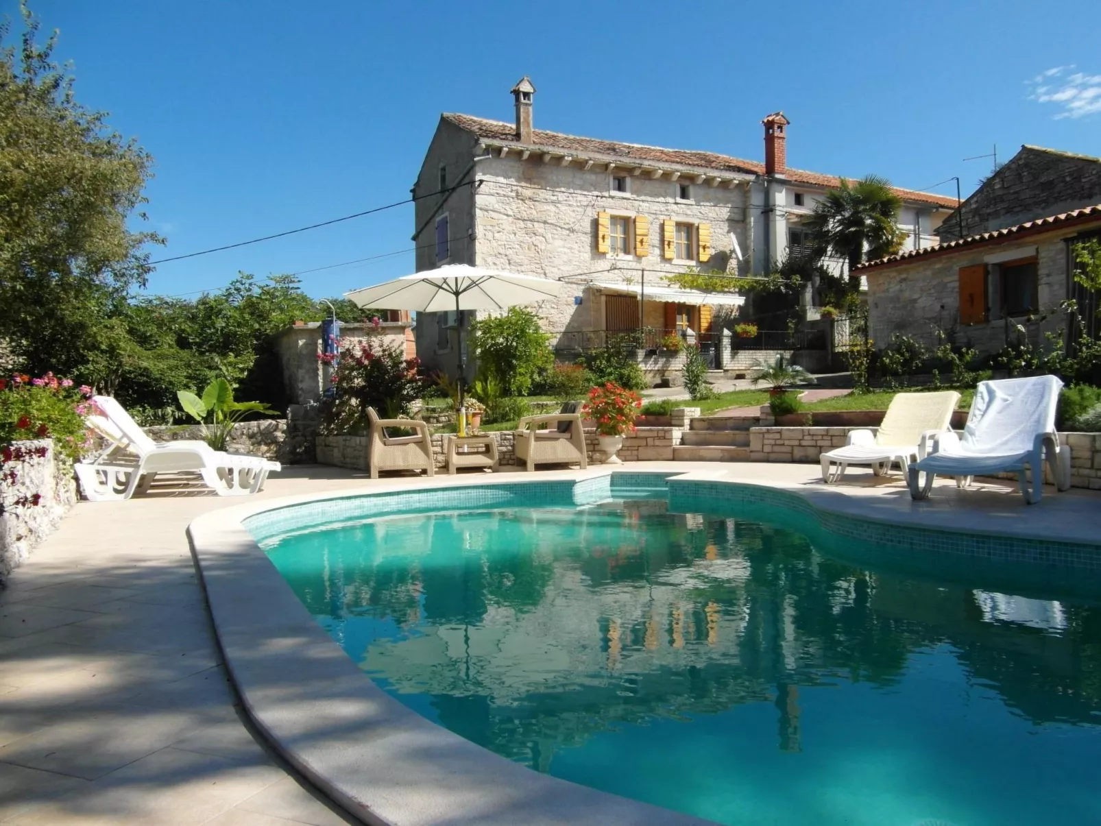 "Vickovi" mit Gemeinschaftspool-Binnen