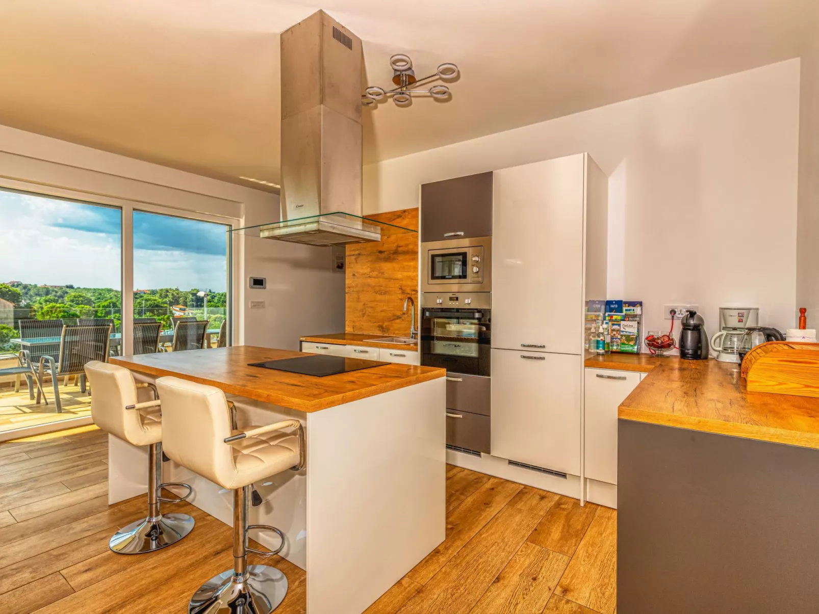 Leon's Holiday Homes-Binnen