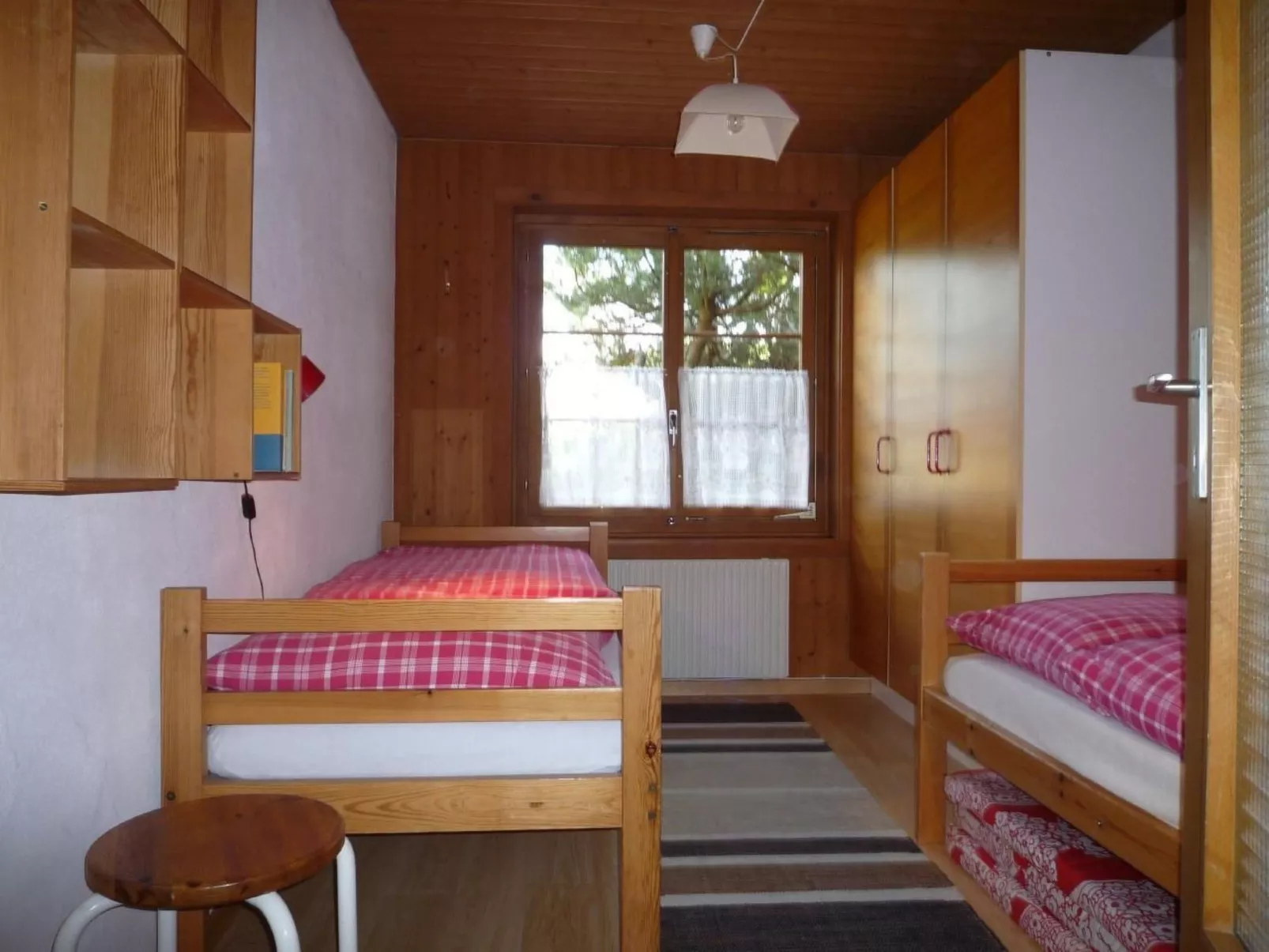 Sonnige Ferienwohnung mit Terrasse,idyllische Lage-Binnen