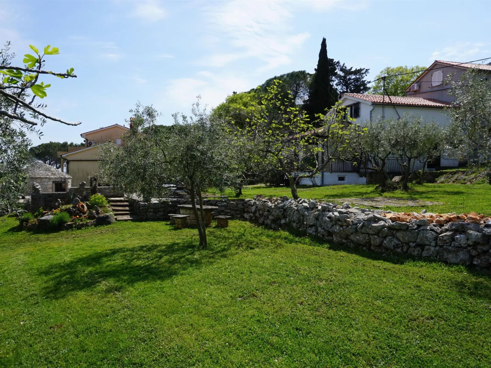 "Istria" mit eigenem Pool-Buiten