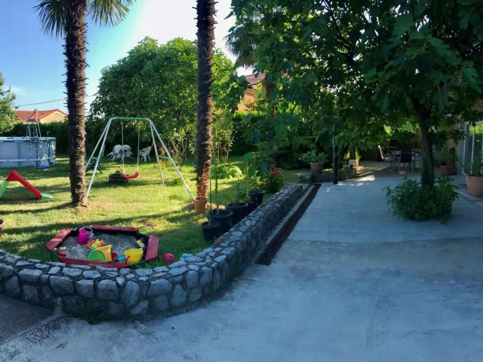 Wohnung mit Terrasse-Buiten