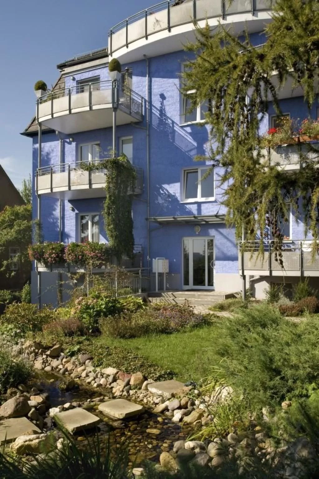  in Stadtrandlage mit guter Anbindung, sowie eigener Terrasse und Garten-Buiten