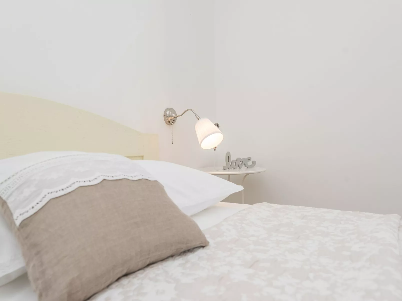 "Ena" mit Blick auf das Wasser-Binnen