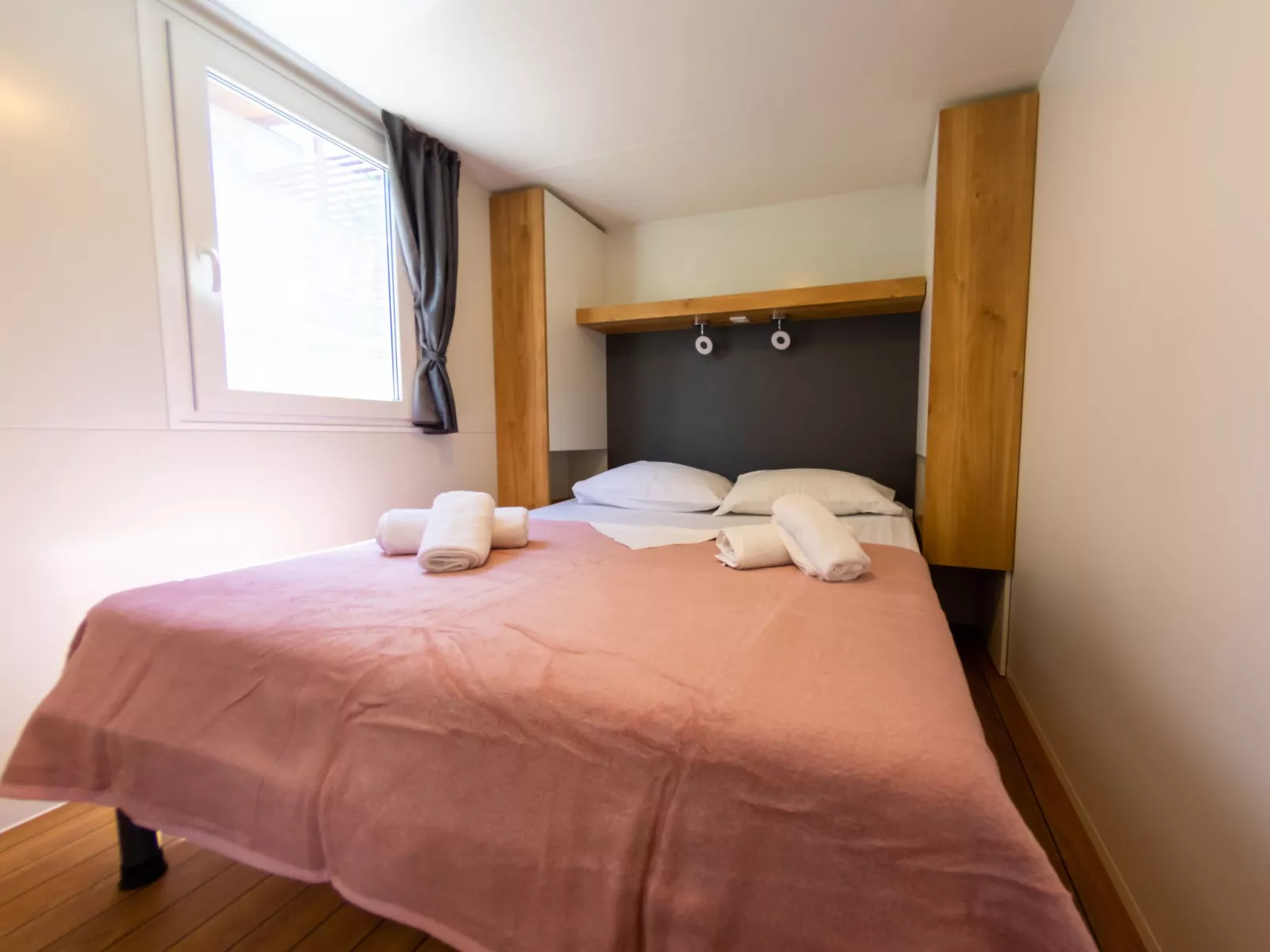 Mobilheim "Adria Family" mit Pool-Binnen