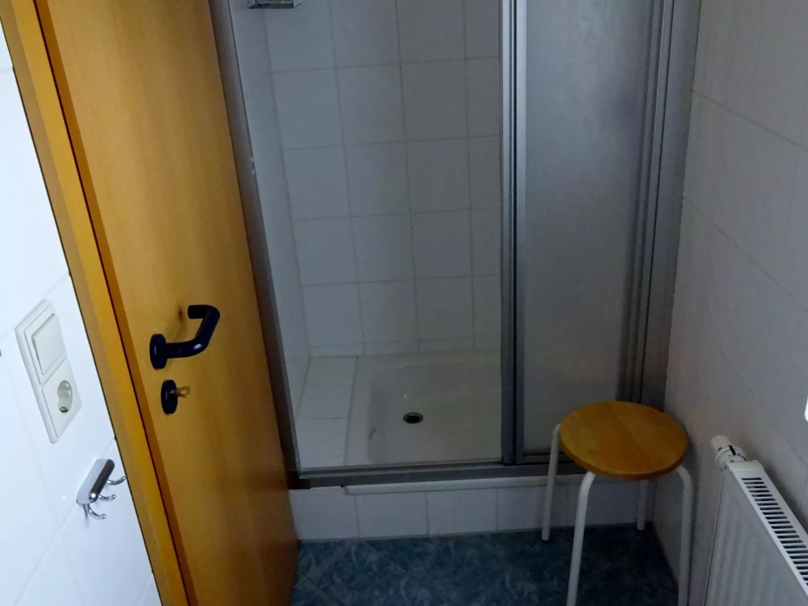 Komfortable Doppelhaushälfte und großem Garten-Binnen