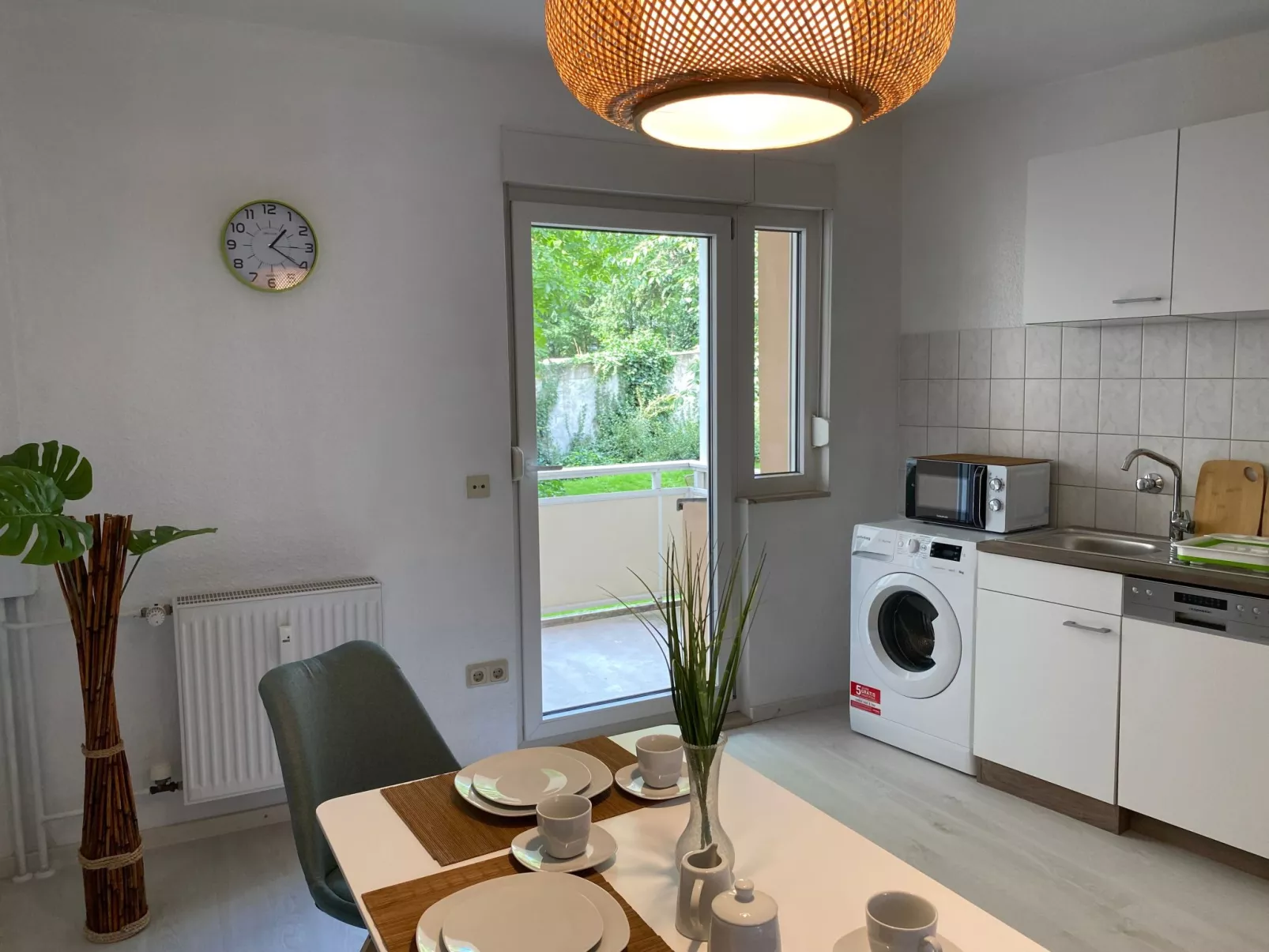 Grüne Oase neben Duisburg Hbf-Binnen