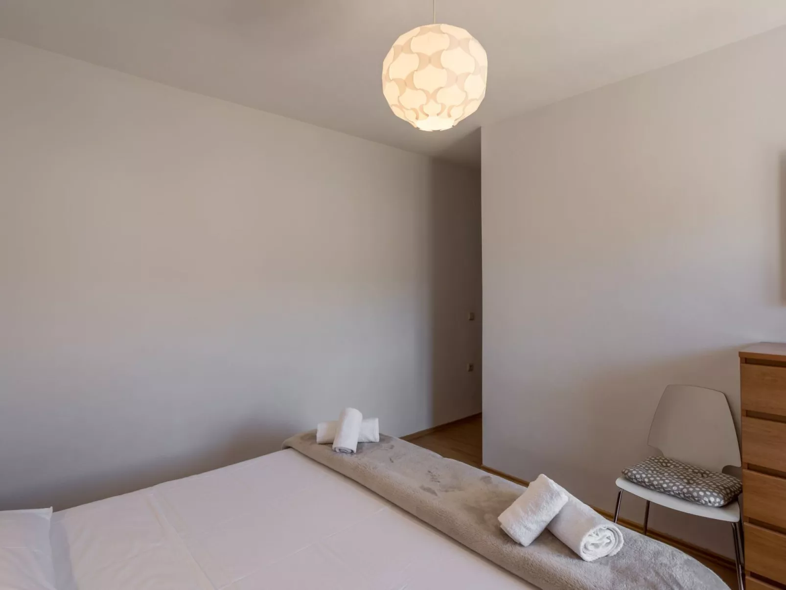 Tihana mit mediterranem Garten-Binnen