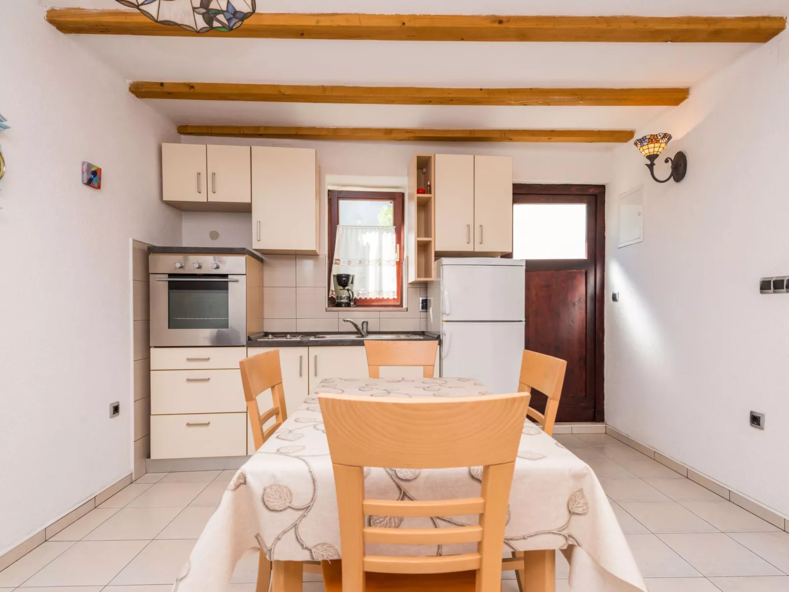 In Sukošan mit Privatem Garten-Binnen