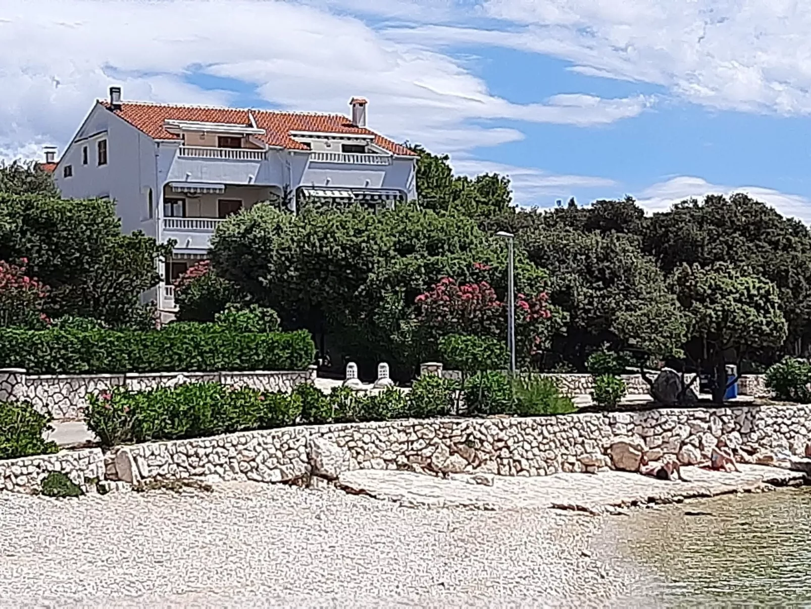 "Mia" mit Blick auf das Wasser-Binnen
