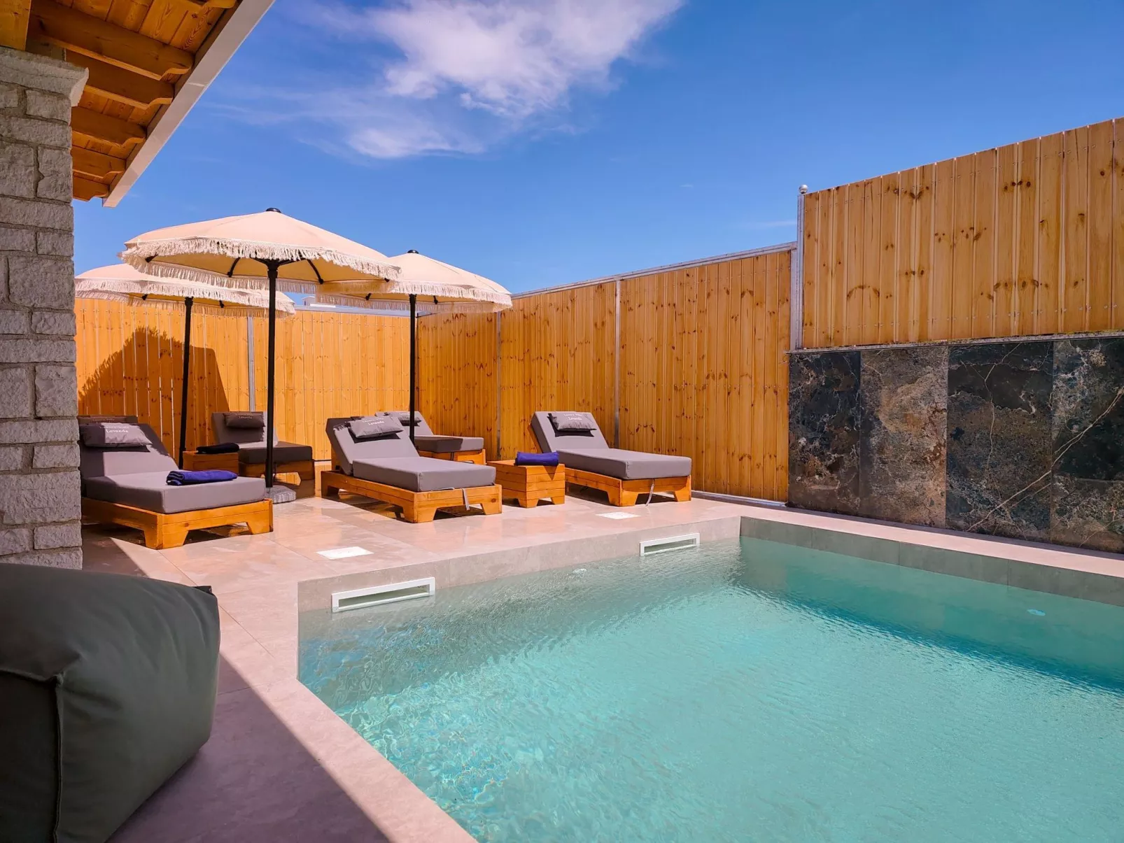 Entdecken Sie die ruhige Opulenz der Luxusvilla Levanda in Südalbanien - Buiten