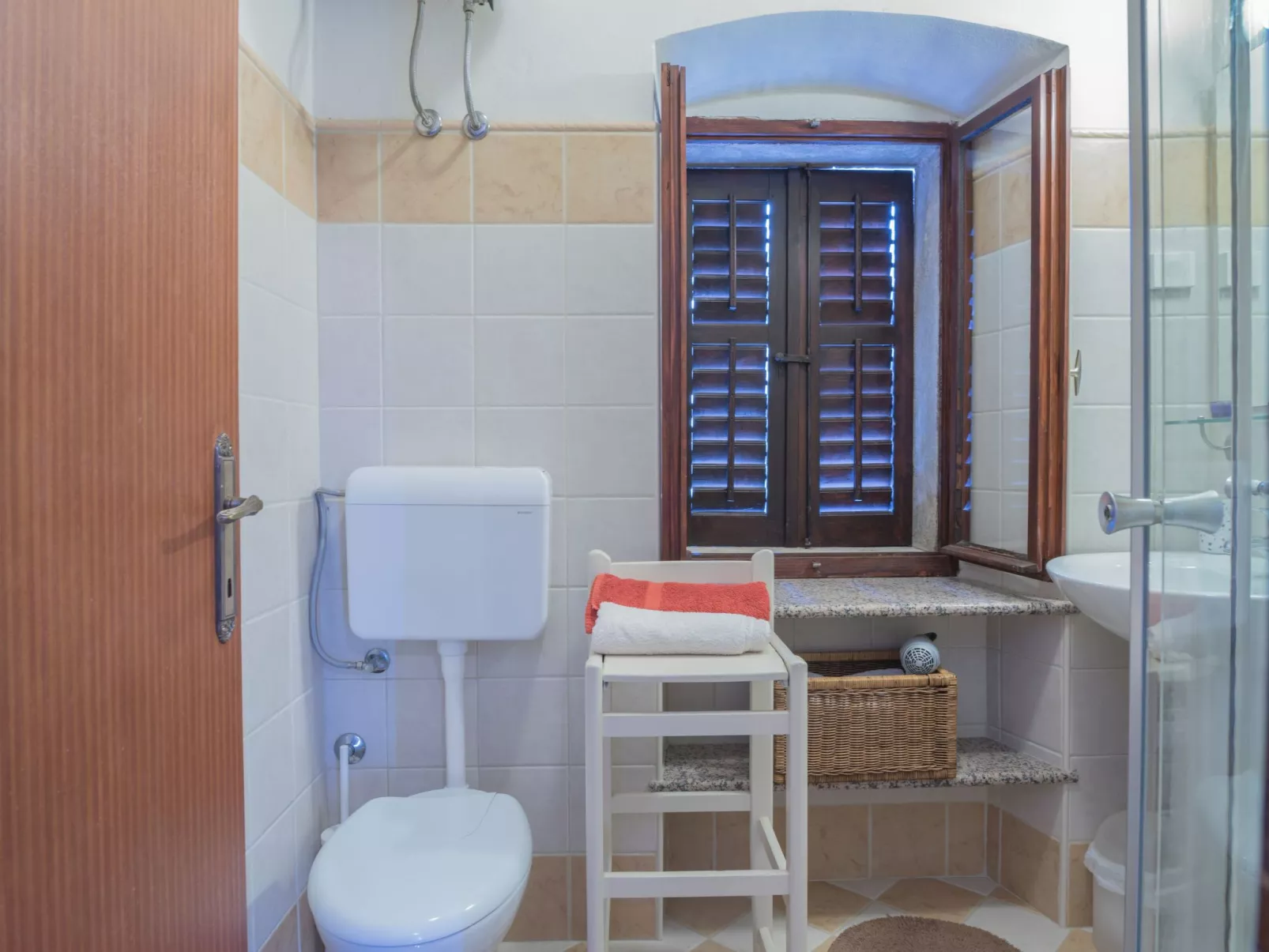 Wunderschön eingerichtete Villa mit Pool und Garten-Image-tags.info