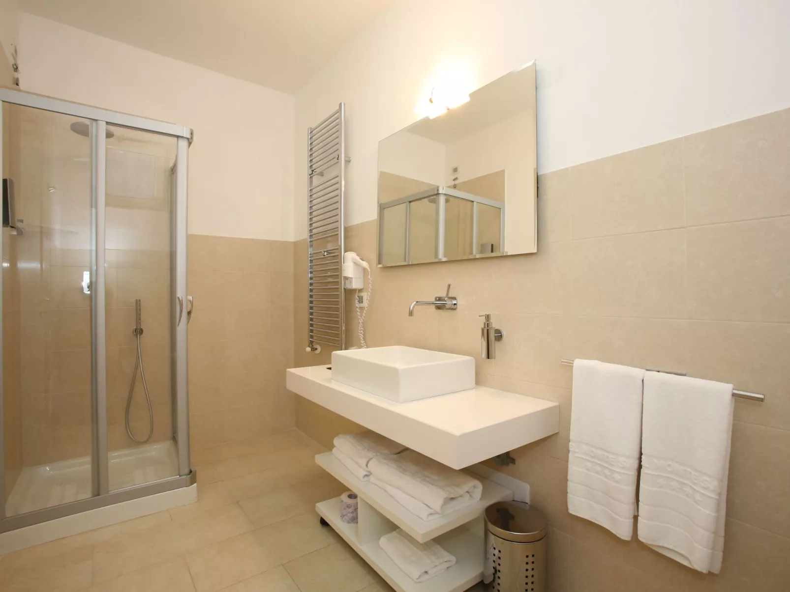 Unknown Accommodation-Binnen