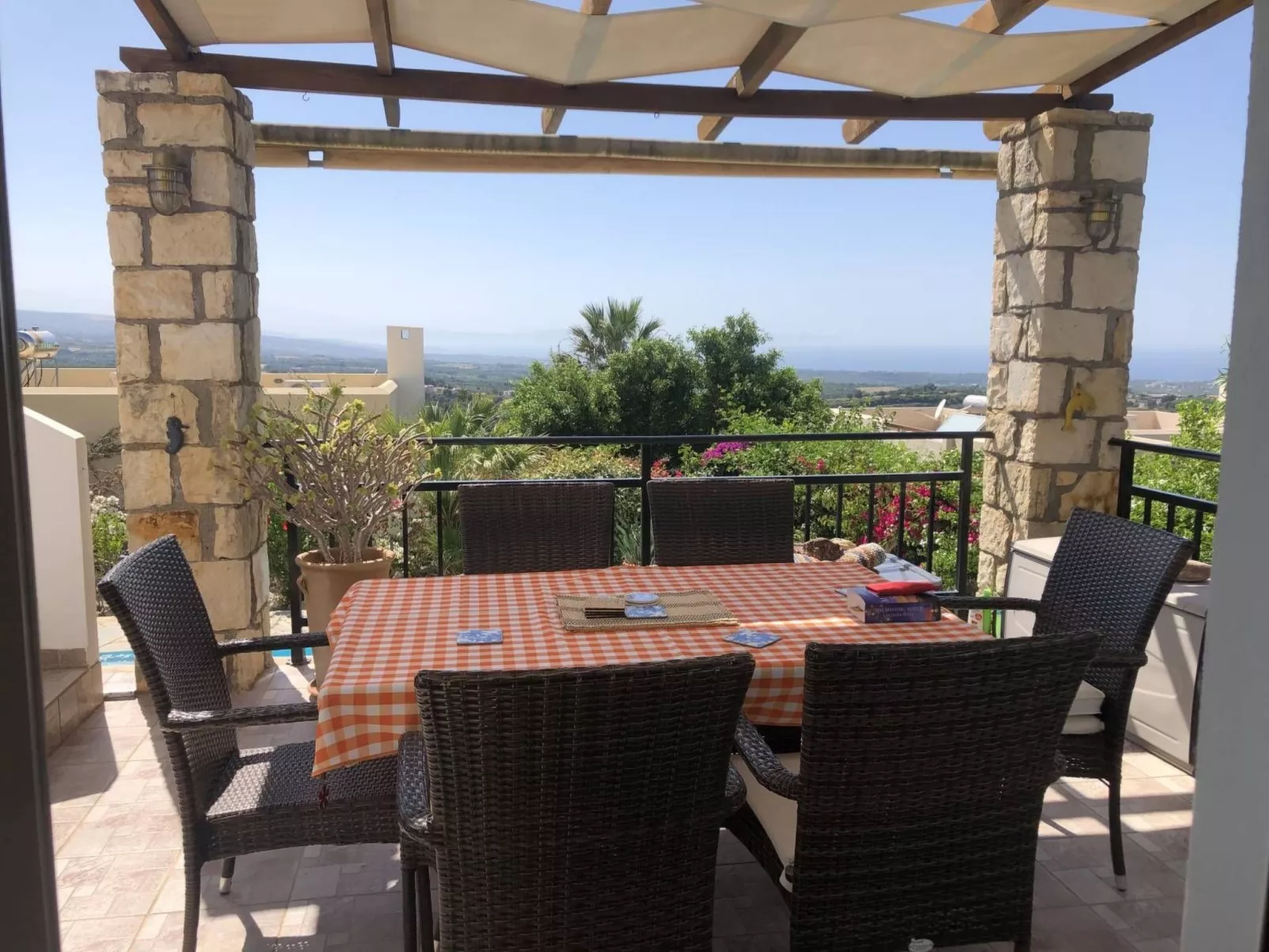 In Arkadi mit Privatem Pool-Binnen