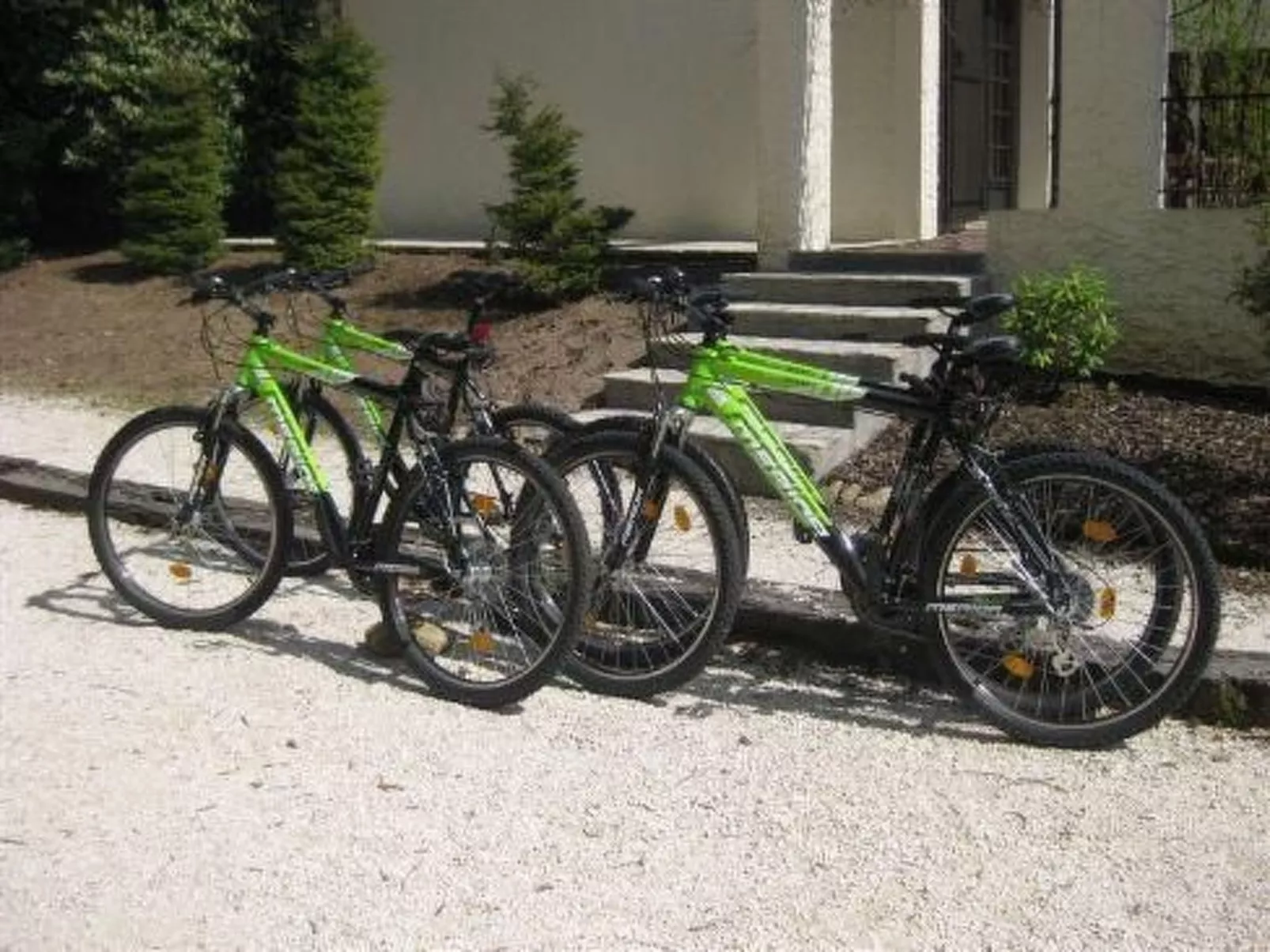 Mit Garten, Grill und Terrasse-Binnen