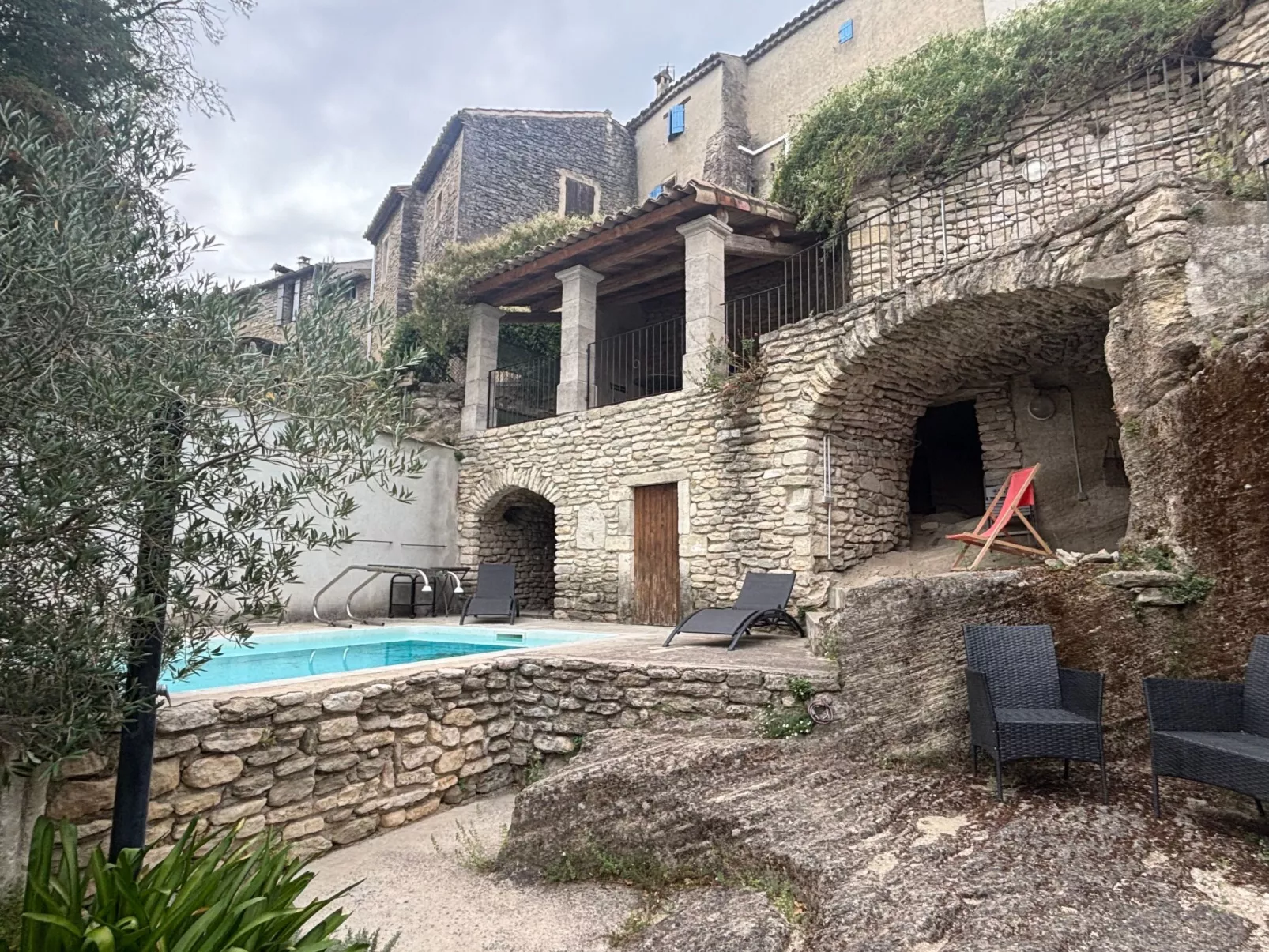 Dorfhaus in provencal mit Pool-Buiten