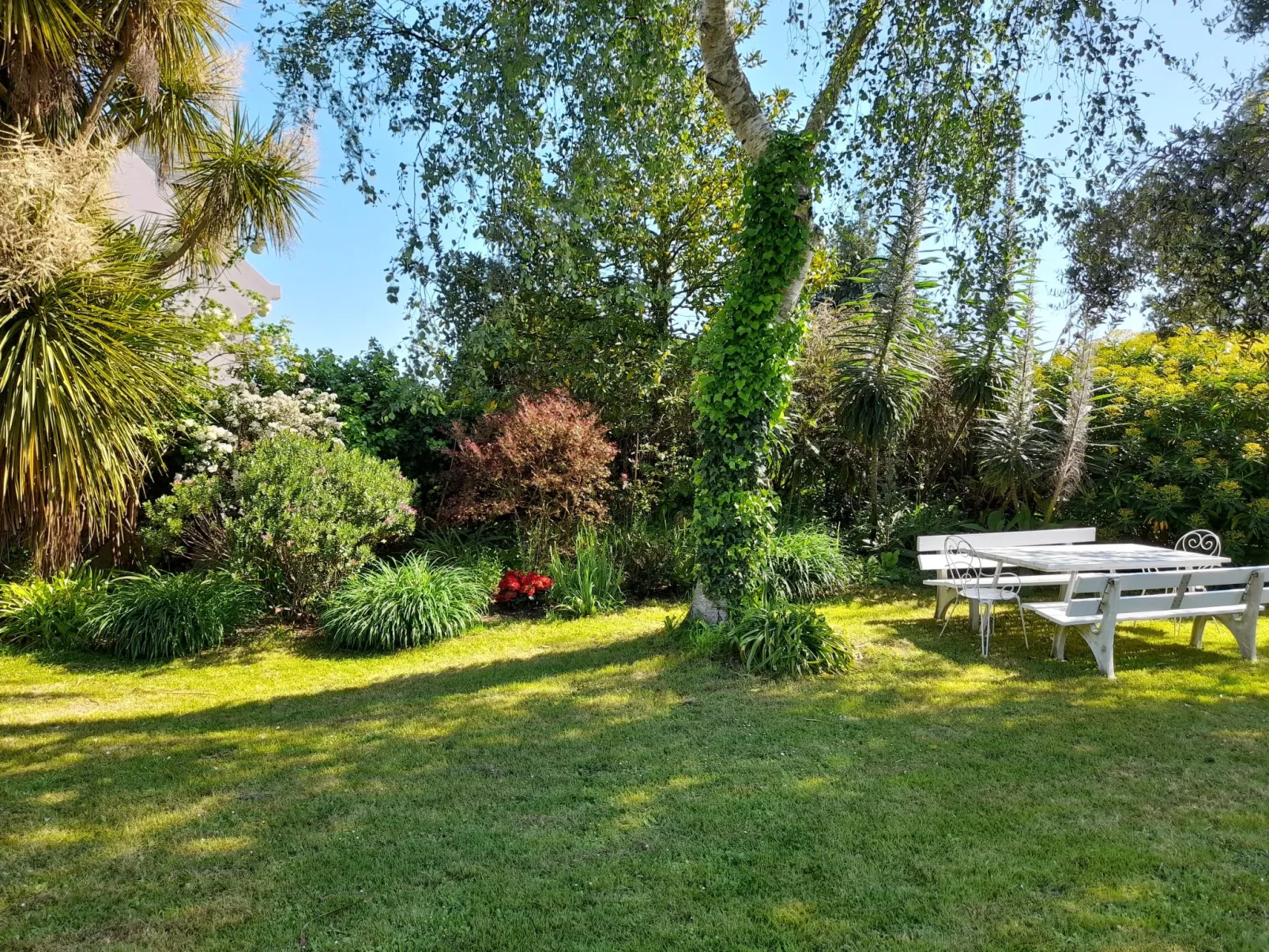 Großes Familienhaus mit schön angelegtem Garten-Buiten