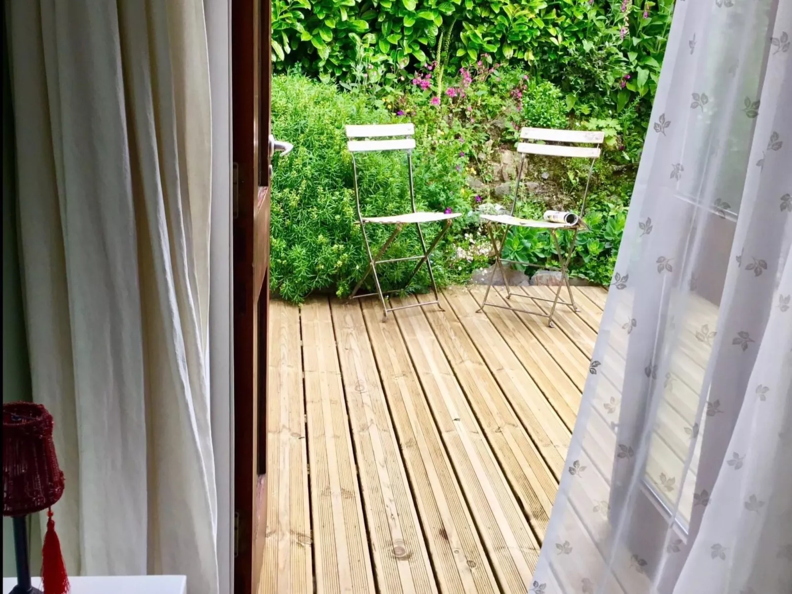 Kleiner Kokon mit seinem geheimen Garten-Buiten