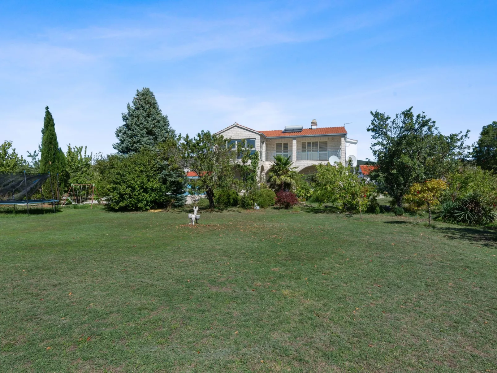 Anwesen "Villa Almas, Sauna, Fitnessraum, Multisport-Binnen