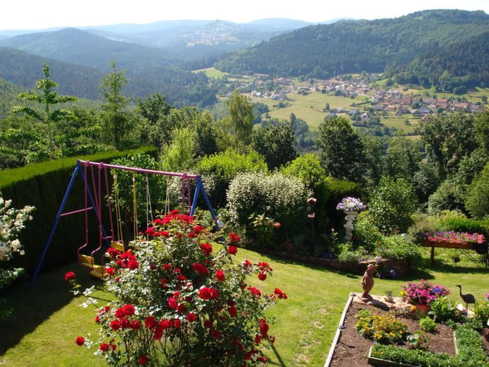 Das Gîte Fleuri mit einer herrlichen Aussicht-Binnen