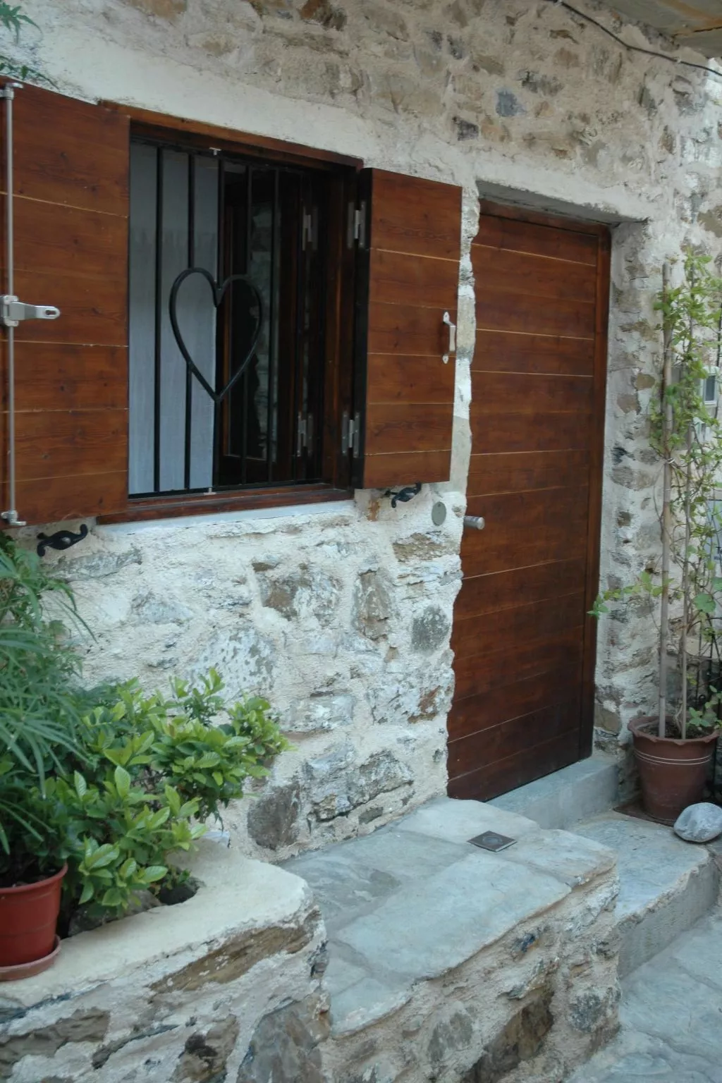 "Julia" mit Blick auf das Wasser-Image-tags.info