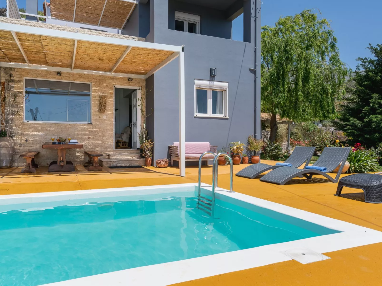 "Mirthios Panorama"-Buiten