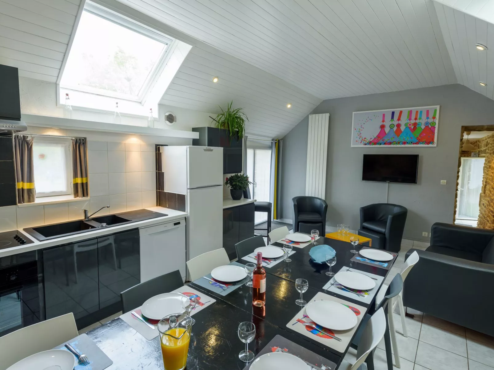 Großes Haus mit überdachtem und beheiztem Swimmingpool-Binnen