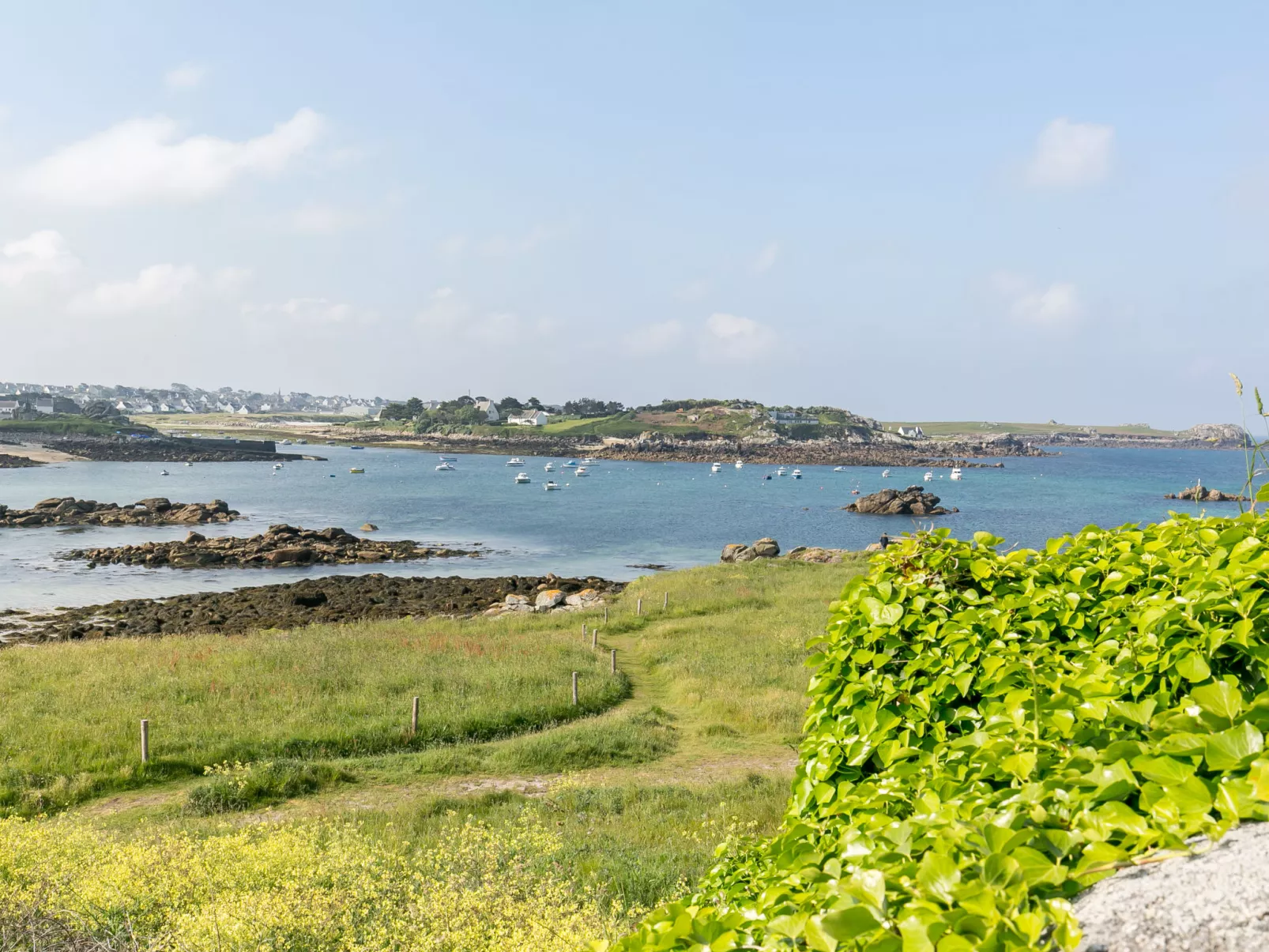 Ebenerdiges Haus am Meer-Omgeving