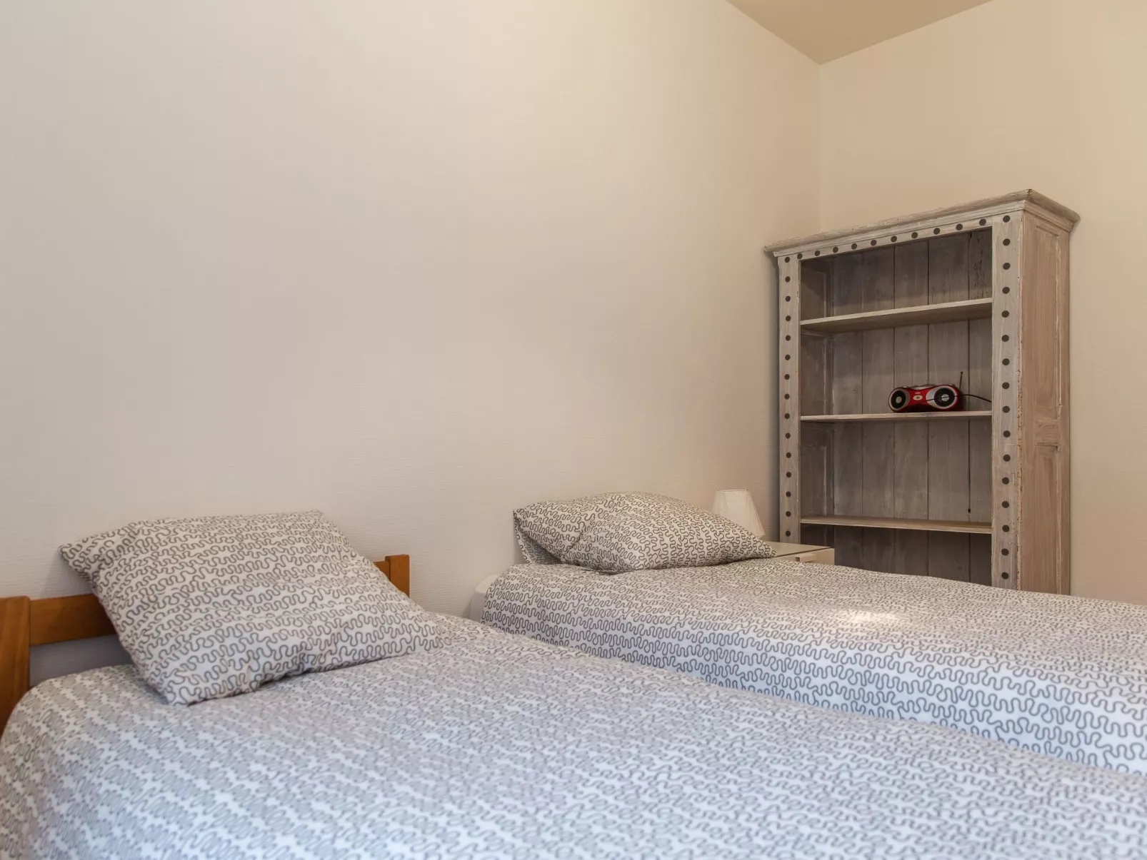 Mit zwei Garagenstellplätzen-Binnen