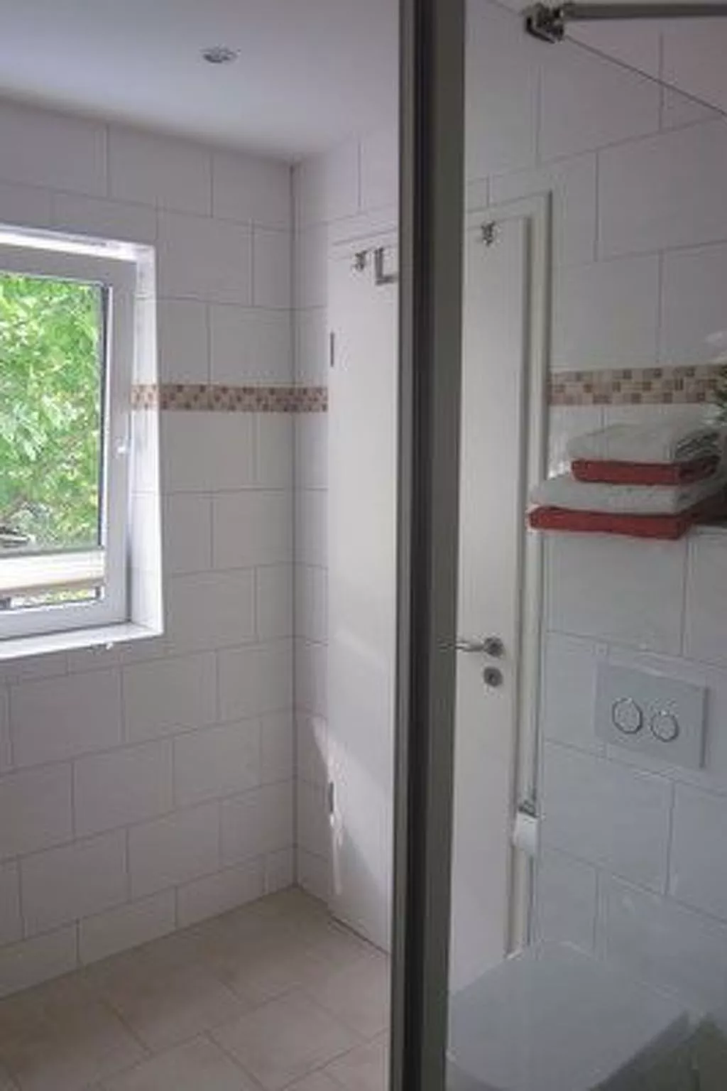 Moderne Maisonette-Wohnung mit Terrasse-Binnen