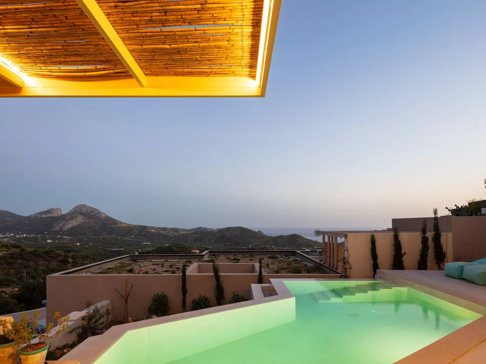 "Serenity" mit eigenem Pool-Buiten