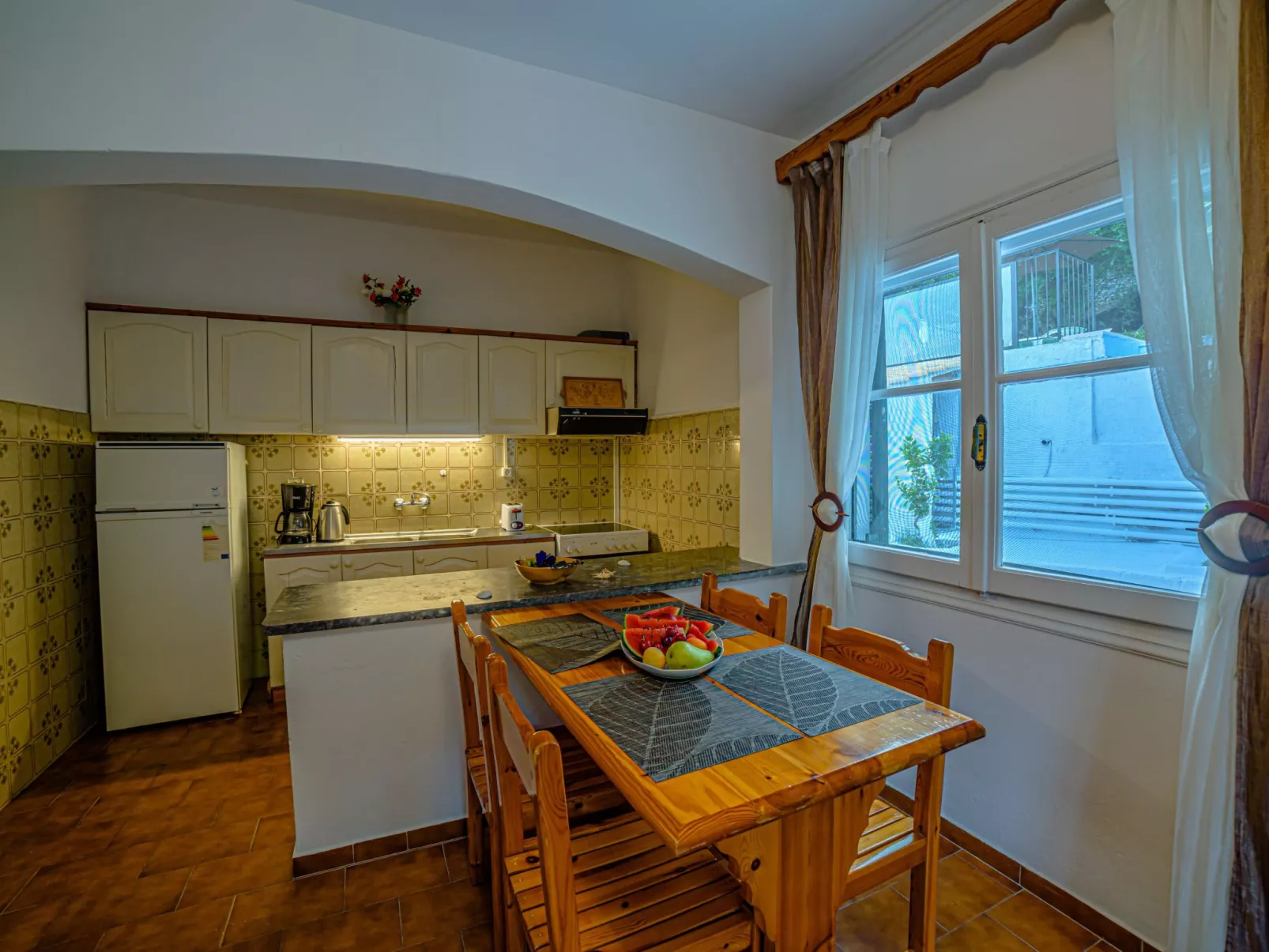 In Nisaki mit Pool-Binnen