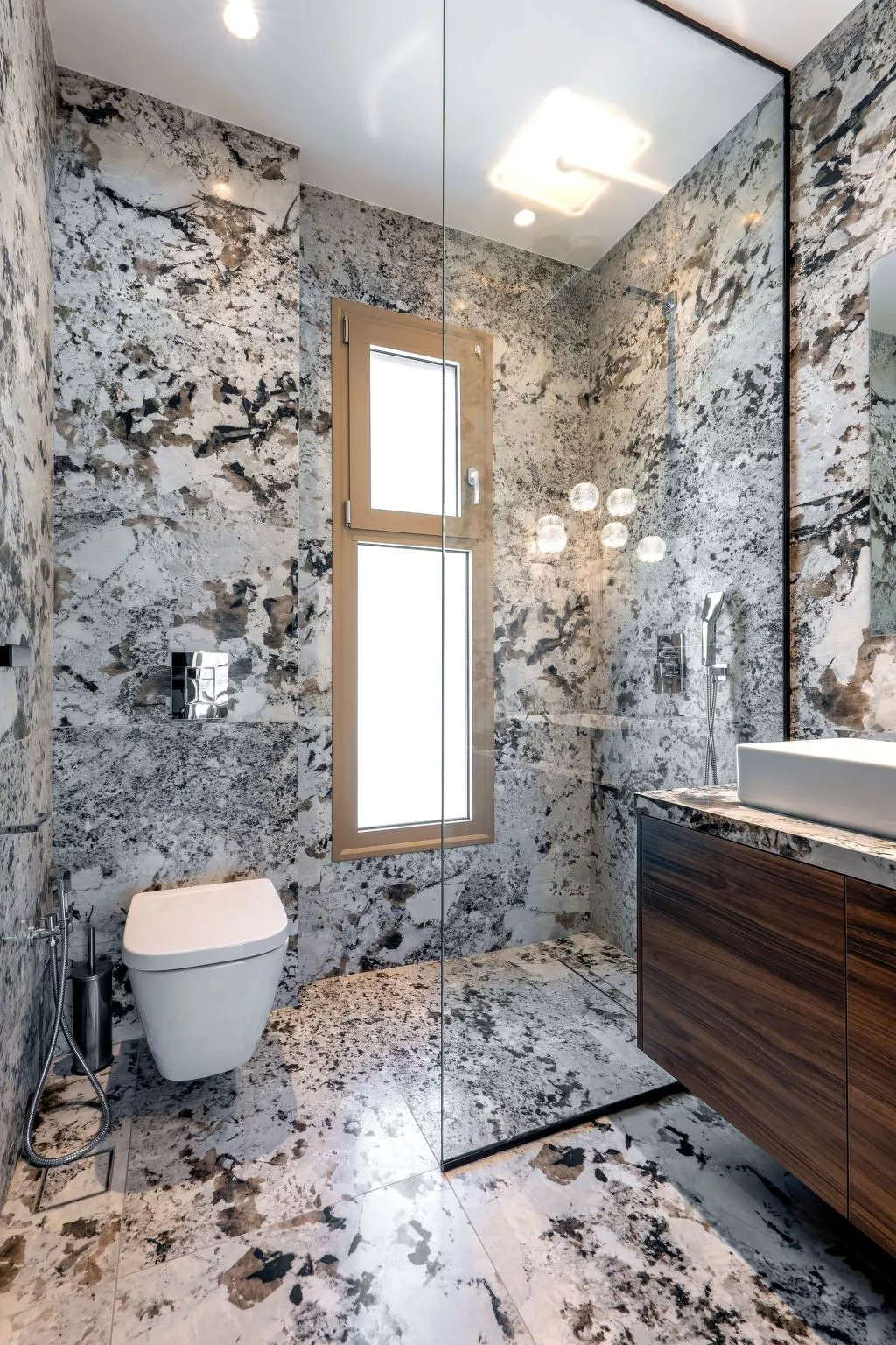 Emerald Estate-Binnen