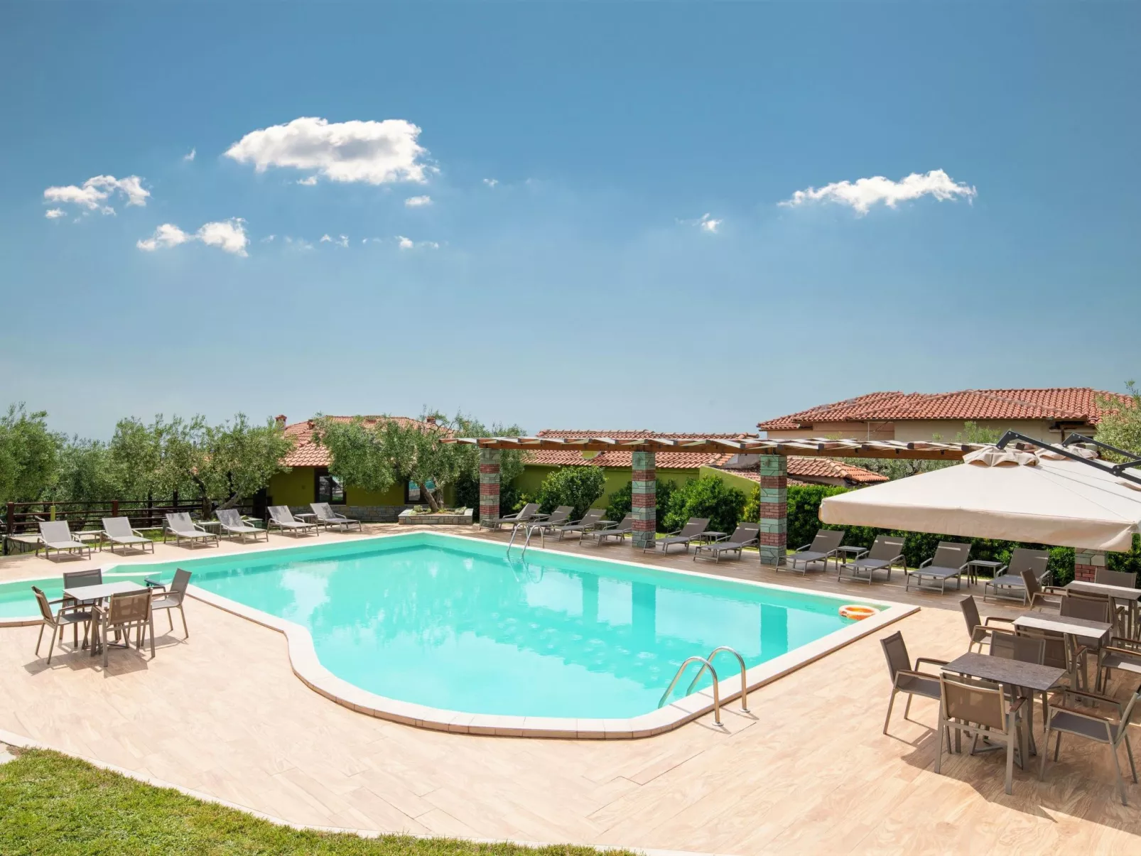 Elegantes Apartment im Erdgeschoss mit Gartenblick-Binnen