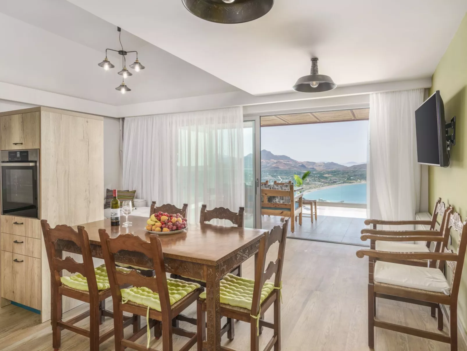 Neue Villa mit privatem Pool und BBQ, 2.5km zum Strand-Binnen